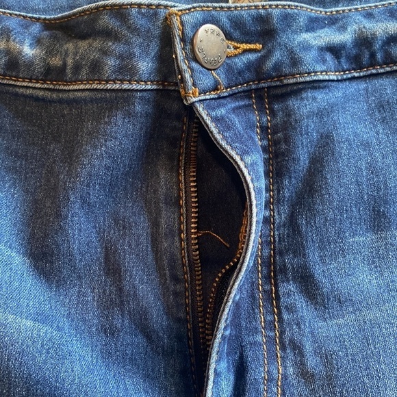 Free People Size 30 Denim Bell Bottom Jeans w/ Distressed Hem in EUC - Picture 7 of 10